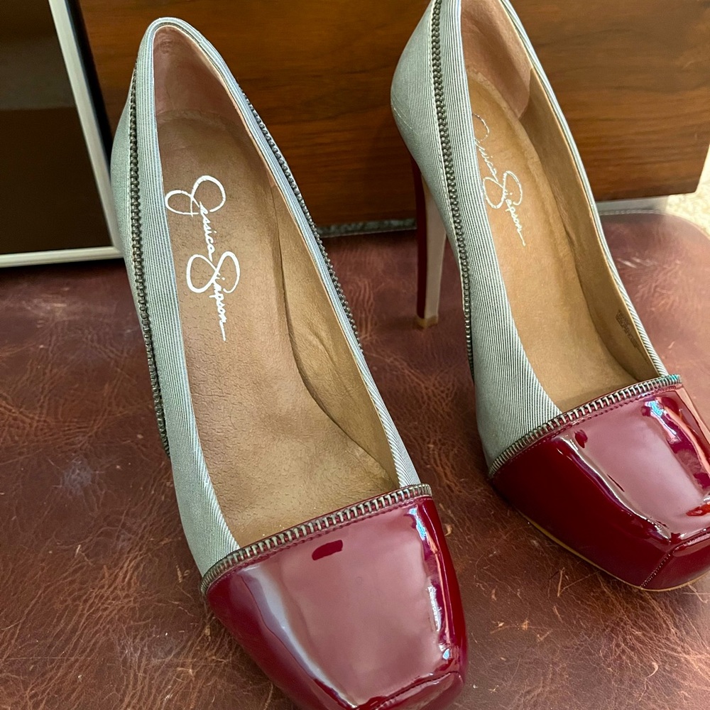 Jessica Simpson platform pumps size 9